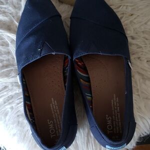 TOMS Women's Navy Canvas Loafers